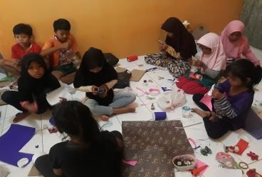 Dokumentasi Membangun Motivasi Dan Kreativitas Berwirausaha Sejak Dini Pada Anak-Anak TPA Masjid Baitul Makmur
